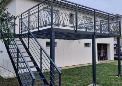 Nous créons des escaliers qui s’intègrent harmonieusement à votre décoration extérieure en Occitanie.