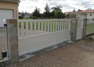 Touts types de portails avec des dimensions sur mesure au prix des dimensions standards.